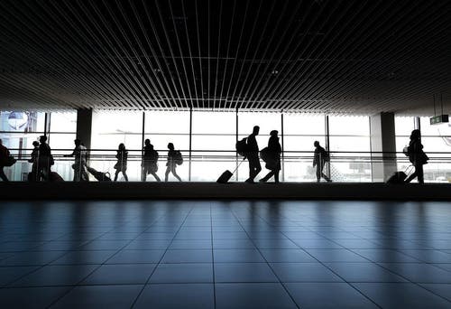 Vertraagde vlucht na vakantie: mag je werkgever eisen dat je vakantiedagen opneemt?