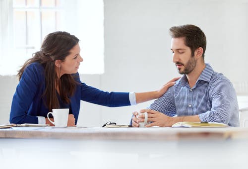 Loon doorbetalen als je werknemer is uitgevallen door schuld van een ander: kun je kosten verhalen?